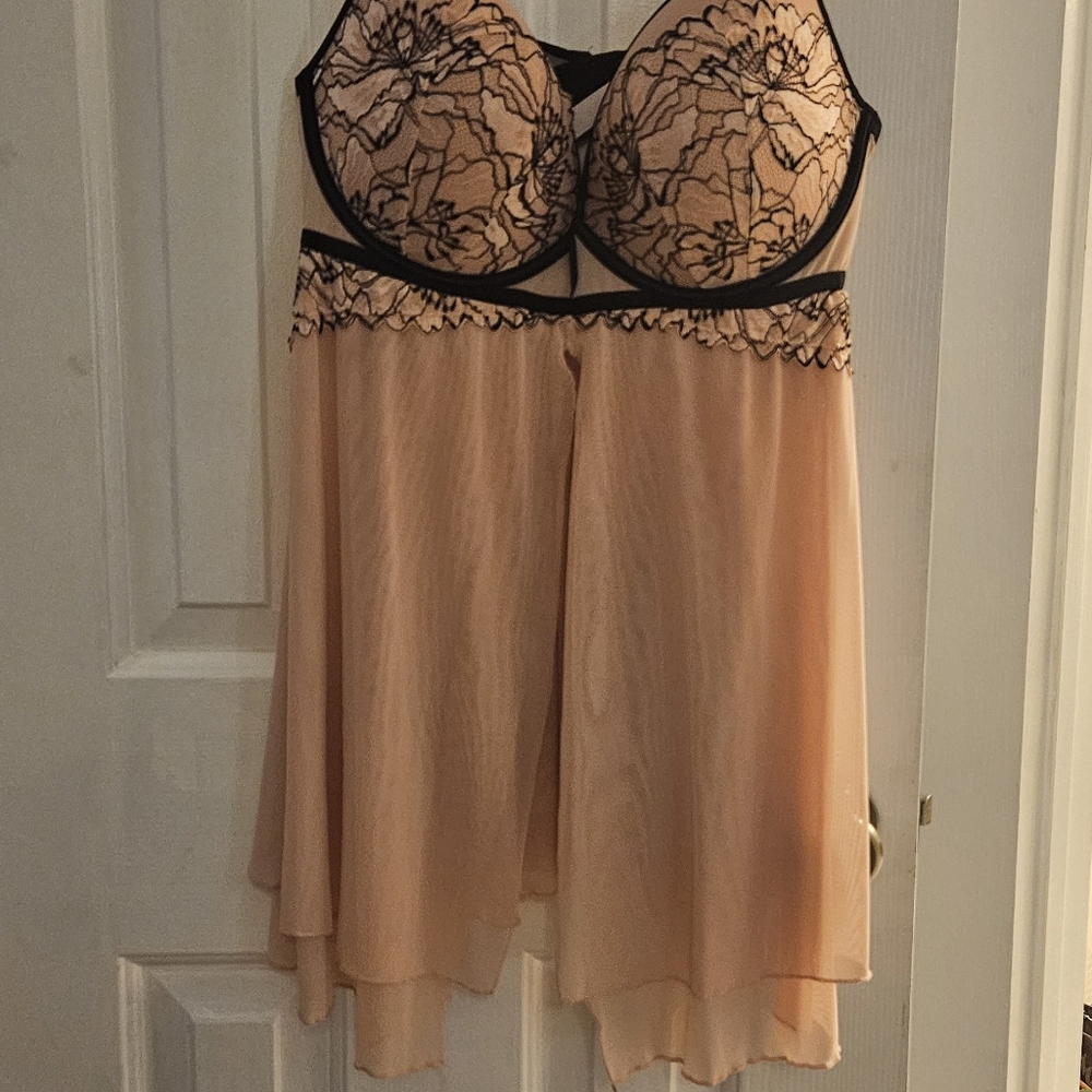 Flirty lingerie soft pink with black detailing